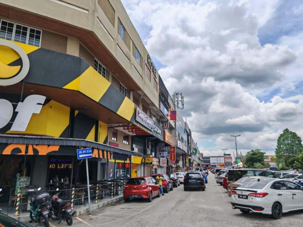 3 Storey Corner Shoplot In Jalan SS2, Petaling Jaya for Rent - 02