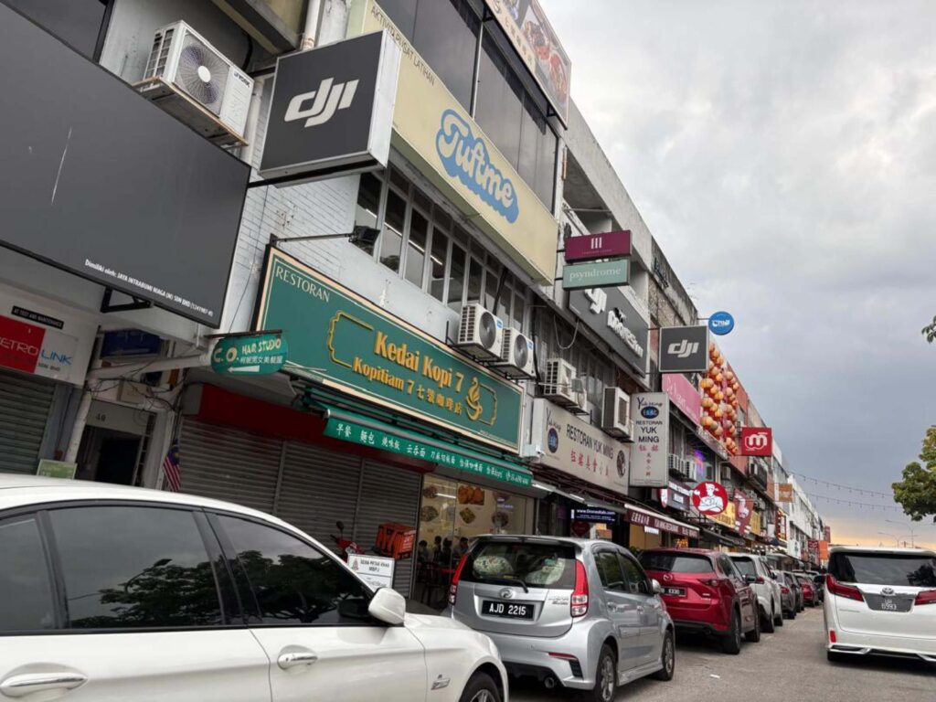 3 Storey Corner Shoplot In Jalan SS2, Petaling Jaya for Rent - 03