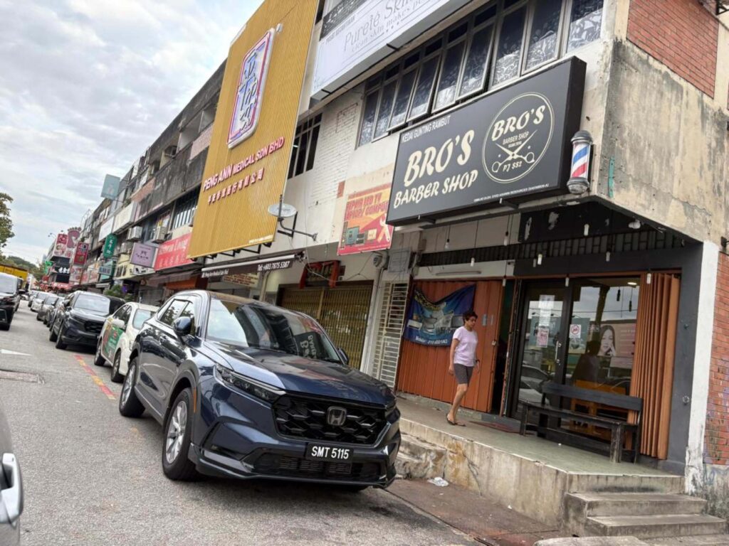 3 Storey Corner Shoplot In Jalan SS2, Petaling Jaya for Rent - 05