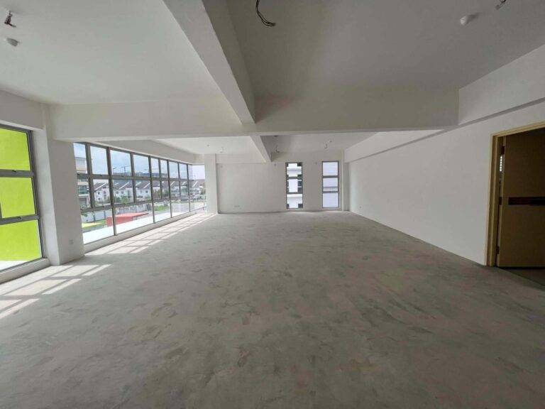 Semi-D 3 Storey Factory In Puchong Perdana Industrial Park for Rent RM 18k / mo